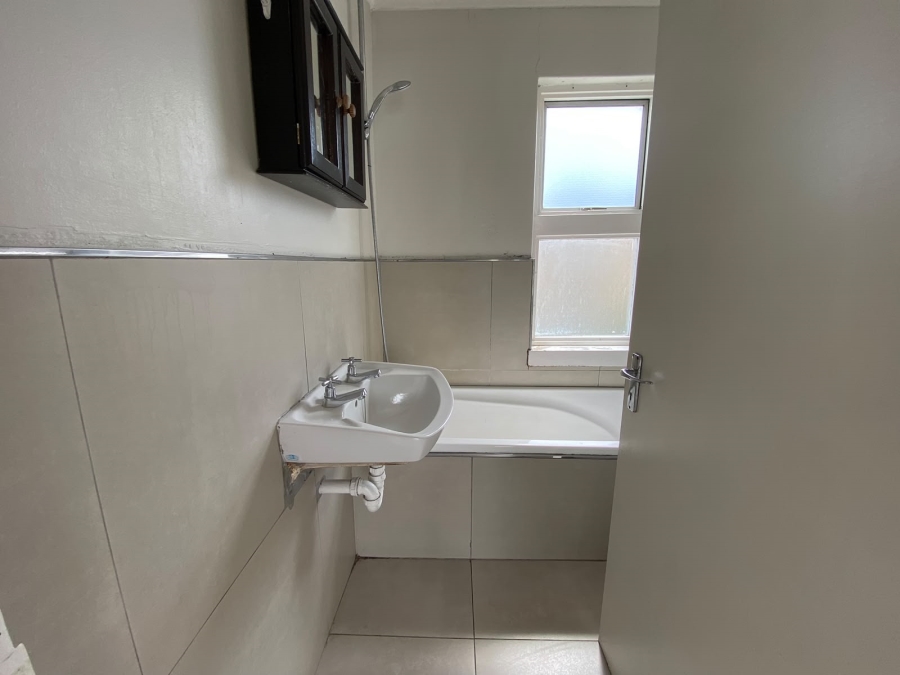 To Let 2 Bedroom Property for Rent in Vredekloof East Western Cape